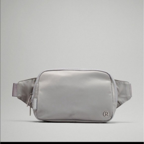 NWT Lululemon Everywhere belt bag LARGE 2L in silver gray